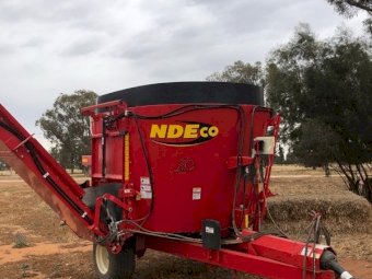 NDE Co Mixer Wagon 18S400