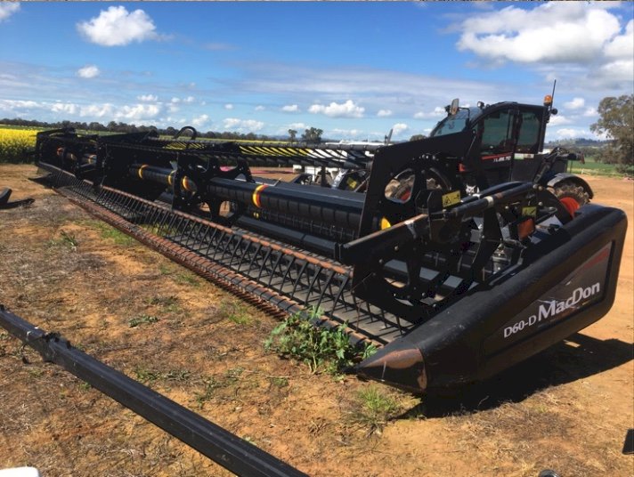 2011 40ft Macdon Draper Front