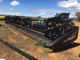 2011 40ft Macdon Draper Front