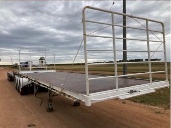 (A160)  2004 Vawdrey 32 Pallet A & B Trailer