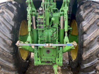 John Deere 7700 Tractor with Duals