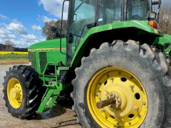 John Deere 7700 Tractor with Duals