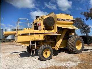 New Holland TR97 Header With 30ft Front
