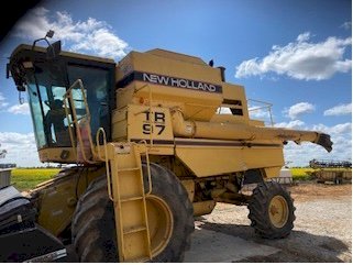New Holland TR97 Header With 30ft Front