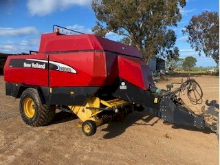 Under Auction - (A160)  2004 New Holland BB960 Large Square Baler 