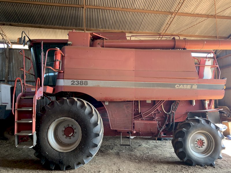 Case 2388 Header with 1010 30 ft Front with Comb Trailer