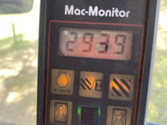 2005 MacDon 9352i Self Propelled Windrower with 25ft Draper Front