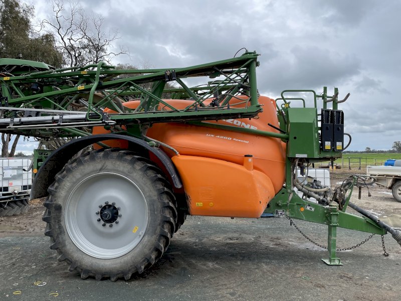 2018 Amazone UX 4200 Boom Spray