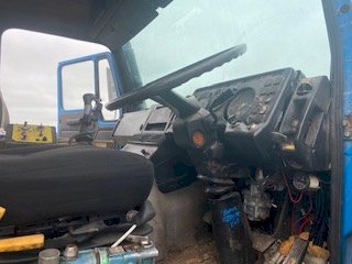 1986 Mercedes Benz 2222 Tray Truck