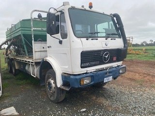 1986 Mercedes Benz 2222 Tray Truck
