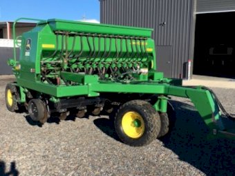 John  Deere 1590 Disc Seeder