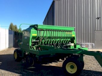 John  Deere 1590 Disc Seeder