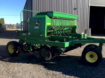 John  Deere 1590 Disc Seeder