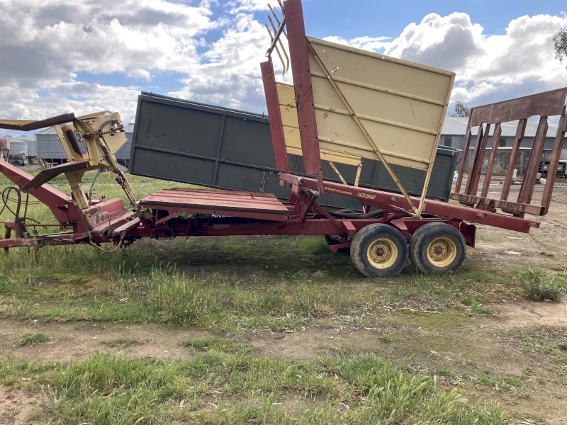 New Holland 1036 Stackliner Bale Wagon