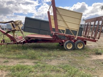 New Holland 1036 Stackliner Bale Wagon