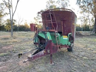 Strautmann 10.5 cubic meter vertical mixer