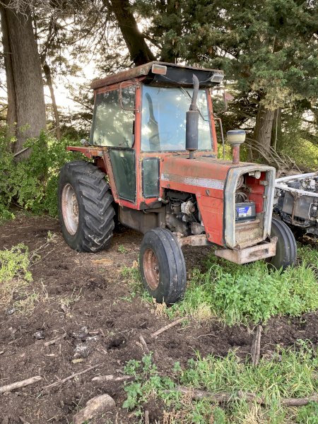 Massey Ferguson 690 Tractor