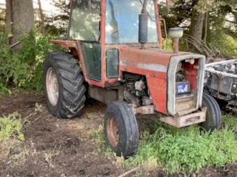 Massey Ferguson 690 Tractor