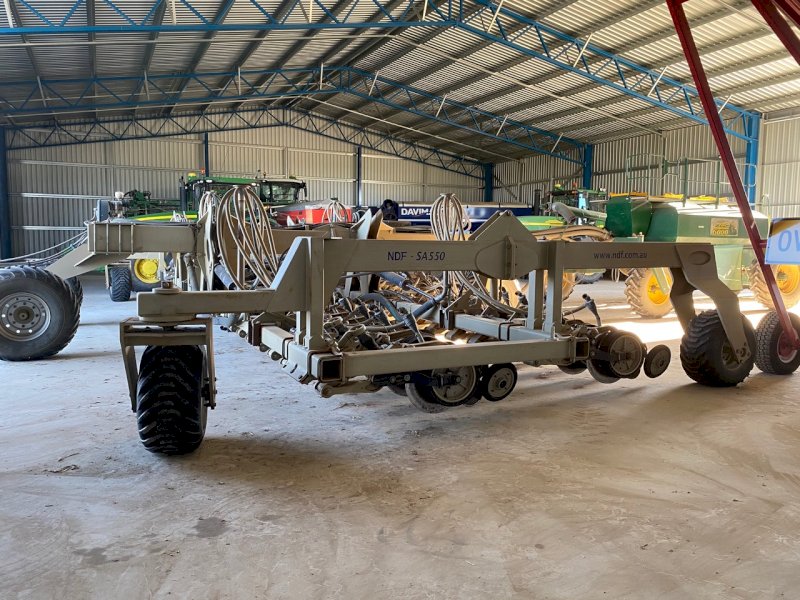 2007 NDF 550 disc planter and Simplicity 6000 lt Aircart