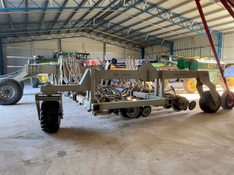 2007 NDF 550 disc planter and Simplicity 6000 lt Aircart