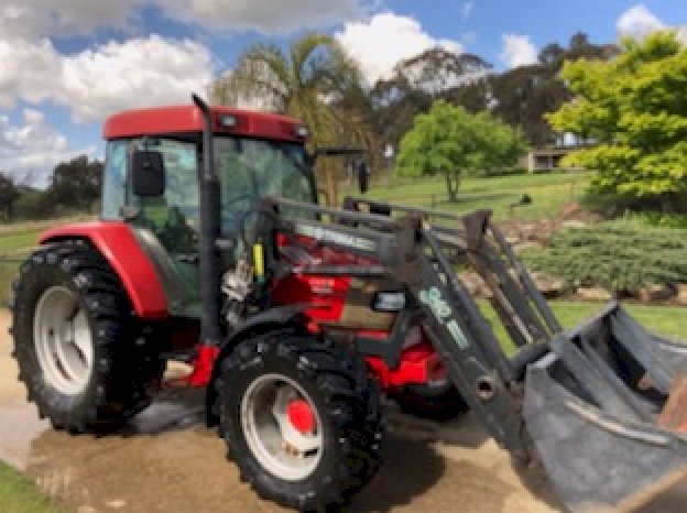 2006 McCormick CX105 Tractor with Trima FEL