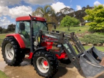 2006 McCormick CX105 Tractor with Trima FEL