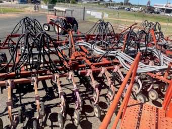 Horwood Bagshaw Air Seeder 36ft 350 Scaribar & 6000 Stream Line Cart