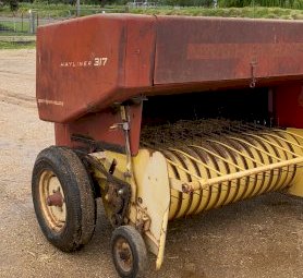 New Holland Hayliner 317 Small Square Baler