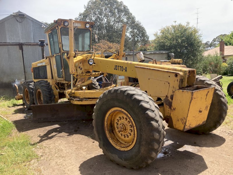1981 John Deere 770 A Grader with Rippers