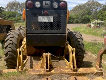 1981 John Deere 770 A Grader with Rippers