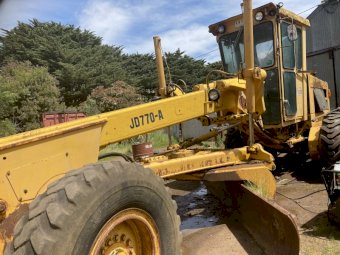 1981 John Deere 770 A Grader with Rippers