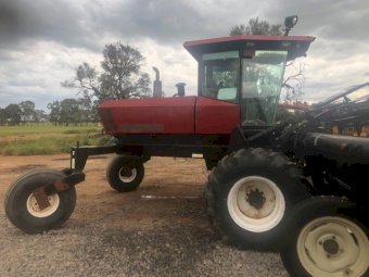 1999 MacDon SP Windrower with 2004 MacDon 36ft Draper Front