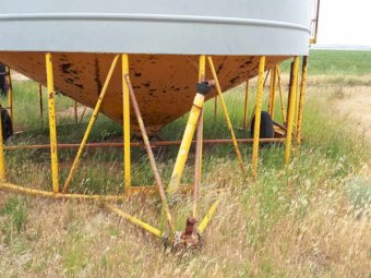 Ackland 30T (360 bag) 9" PTO Auger Field Bin