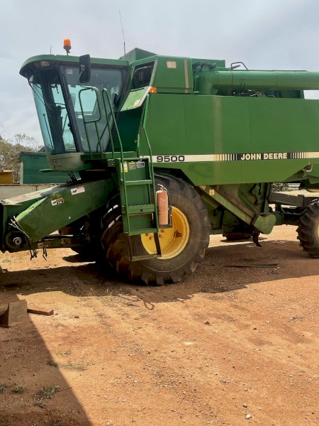John Deere 9500 Header with 30ft Bat Reel Front & Trailer