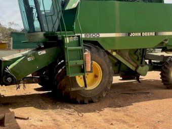 John Deere 9500 Header with 30ft Bat Reel Front & Trailer