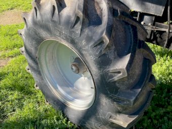 Under Auction - (A188) 1994 Gleaner R62 Header (No Front) 