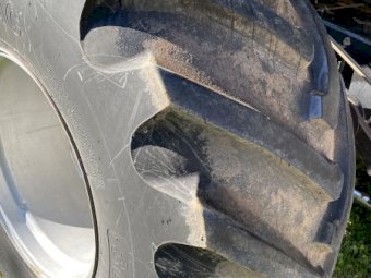 Under Auction - (A188) 1994 Gleaner R62 Header (No Front) 