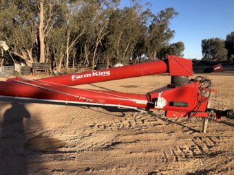 Farm King 85 ft 10 inch Auger
