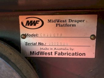 2005 30 ft Midwest Draper Front