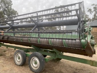 John Deere  30' 930 Pickup Front