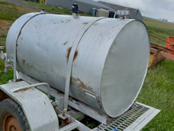 Under Auction - (A163)  800L Fuel trailer 