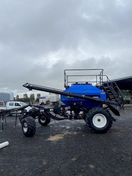 New Holland SC180 Tow Behind Air Cart