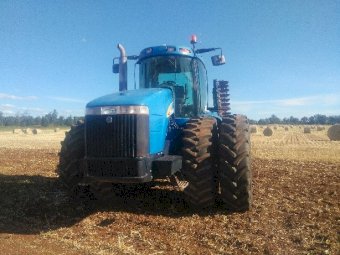 2007 New Holland TJ330 4WD Tractor