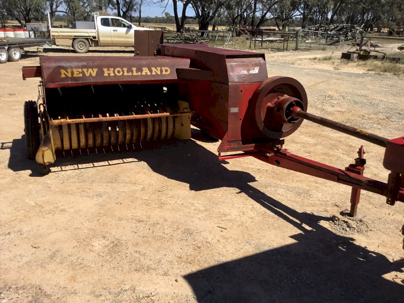 New Holland 275 Hayliner Small Square Baler