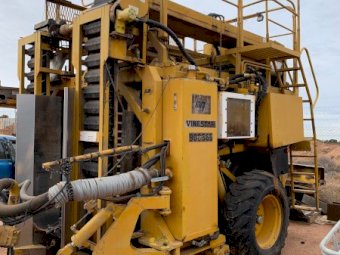 2000 Vinestar UR 900 Series Tow Behind Grape Harvester