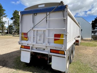 1992 White TOA Tri Axle Tipper