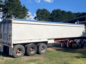 1992 White TOA Tri Axle Tipper