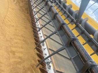 2009 Honeybee 94C 36ft Header Front with Canola Cross Feed Auger