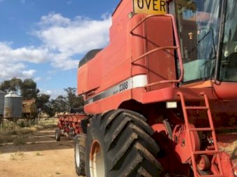 Under Auction - (A182) 1999 Case IH 2388 Header with Case IH 1020 Front & Leith Trailer 
