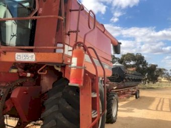 Under Auction - (A182) 1999 Case IH 2388 Header with Case IH 1020 Front & Leith Trailer 